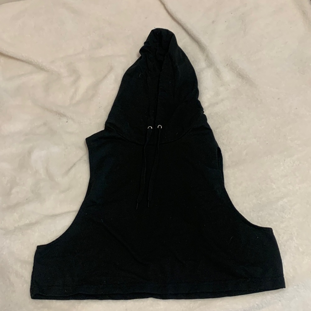 Cropped sleeveless workout top